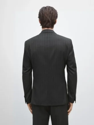 blazer de costume en laine frache fines rayures 2 330x440 - Blazer de costume en laine fra&icirc;che &agrave; fines rayures