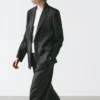 Blazer en laine extra-fine à deux boutons Blazer en laine extra-fine à deux boutons