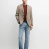 Blazer en lin à la coupe ajustée avec détails de poches Blazer en lin à la coupe ajustée avec détails de poches