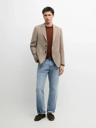 Blazer en lin à la coupe ajustée avec détails de poches
