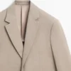 Blazer en lin à la coupe ajustée avec détails de poches Blazer en lin à la coupe ajustée avec détails de poches