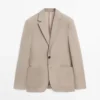 Blazer en lin à la coupe ajustée avec détails de poches Blazer en lin à la coupe ajustée avec détails de poches