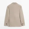 Blazer en lin à la coupe ajustée avec détails de poches Blazer en lin à la coupe ajustée avec détails de poches