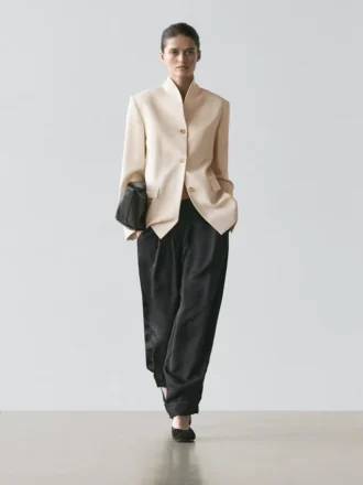 Blazer en satin à col montant