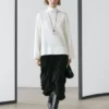 Blouse à col montant avec détail à l’ourlet Blouse à col montant avec détail à l’ourlet