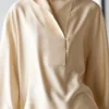 Blouse fluide avec détail plastron Blouse fluide avec détail plastron