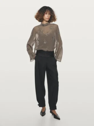 Blouse semi-transparente brodée