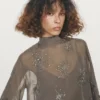 Blouse semi-transparente brodée Blouse semi-transparente brodée