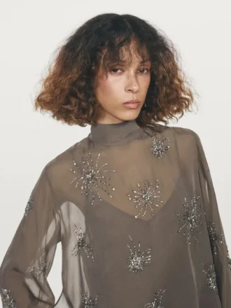Blouse semi-transparente brodée