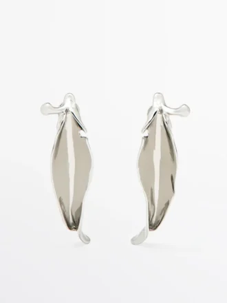 Boucles d&rsquo;oreilles en forme de feuilles irrégulières