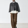 Cape en mélange de laine avec col chemise Cape en mélange de laine avec col chemise