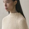 Cape en tricot avec fentes Cape en tricot avec fentes