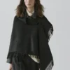 Cape en tricot mélangé laine avec franges Cape en tricot mélangé laine avec franges