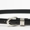 Ceinture en cuir nappa avec détail métallique Ceinture en cuir nappa avec détail métallique
