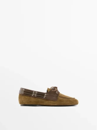 Chaussures bateau en cuir contrasté