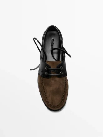 Chaussures bateau en cuir contrasté