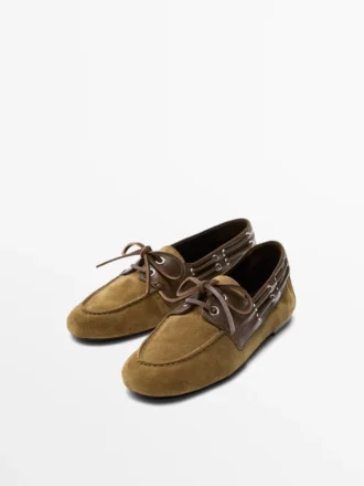 Chaussures bateau en cuir contrasté