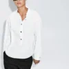 Chemise à col montant avec boutons dorés Chemise à col montant avec boutons dorés
