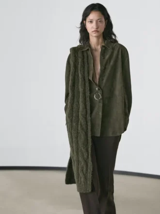 Chemise en cuir suédé avec coutures