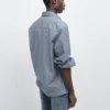 Chemise en denim à coupe classique avec poches