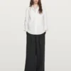 Chemise en popeline avec boutons cachés Chemise en popeline avec boutons cachés