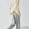 Chemise en soie avec boutons Chemise en soie avec boutons