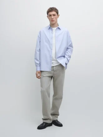Chemise à fines rayures, coupe classique