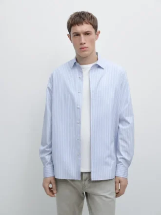 Chemise à fines rayures, coupe classique