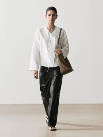 Chemise fluide avec détail sur la poitrine