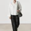 Chemise fluide avec détail sur la poitrine Chemise fluide avec détail sur la poitrine