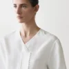 Chemise fluide avec détail sur la poitrine Chemise fluide avec détail sur la poitrine