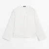Chemise fluide avec détail sur la poitrine Chemise fluide avec détail sur la poitrine