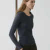 Chemise à manches longues en maille à col en V Chemise à manches longues en maille à col en V