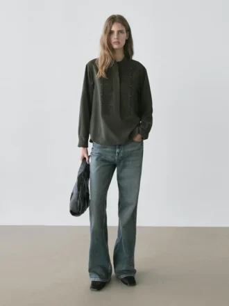 Chemise à plis avec col montant