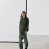 Chemise à plis avec col montant Chemise à plis avec col montant