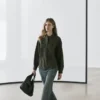 Chemise à plis avec col montant Chemise à plis avec col montant