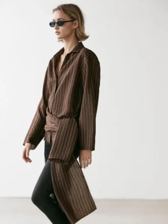 Chemise rayée avec détail d’écharpe