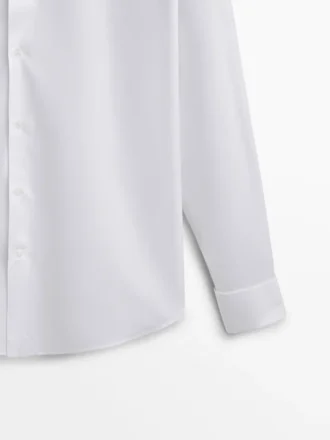 Chemise slim fit en coton avec doubles poignets