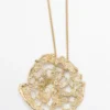 Collier avec pendentif en dentelle Collier avec pendentif en dentelle