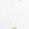 Collier avec pendentif en métal