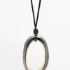 Collier avec pendentif ovale Collier avec pendentif ovale