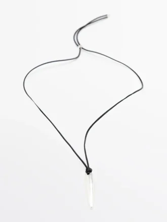Collier en cuir avec pendentif en forme de pendule Collier en cuir avec pendentif en forme de pendule