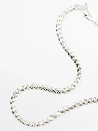 Collier à maillons argentés