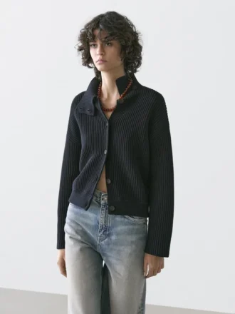 Gilet en tricot de coton à col montant