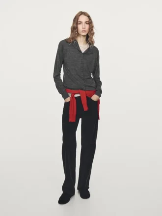 Gilets à col roulé factices avec boutons recouverts