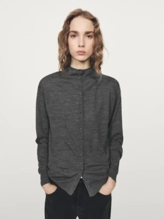 Gilets à col roulé factices avec boutons recouverts