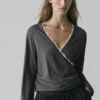 Gilets croisés en maille avec détails en dentelle Gilets croisés en maille avec détails en dentelle