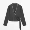 Gilets croisés en maille avec détails en dentelle Gilets croisés en maille avec détails en dentelle