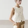 Gilets en coton au crochet avec détails floraux Gilets en coton au crochet avec détails floraux