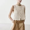 Gilets en coton au crochet avec détails floraux Gilets en coton au crochet avec détails floraux